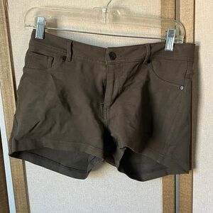 FINAL MARKDOWN Active USA short shorts large